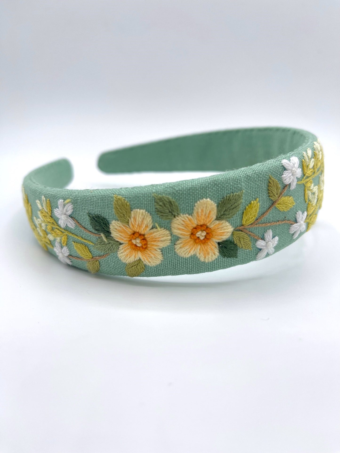 Handbestickter Haarreif Blumenpracht