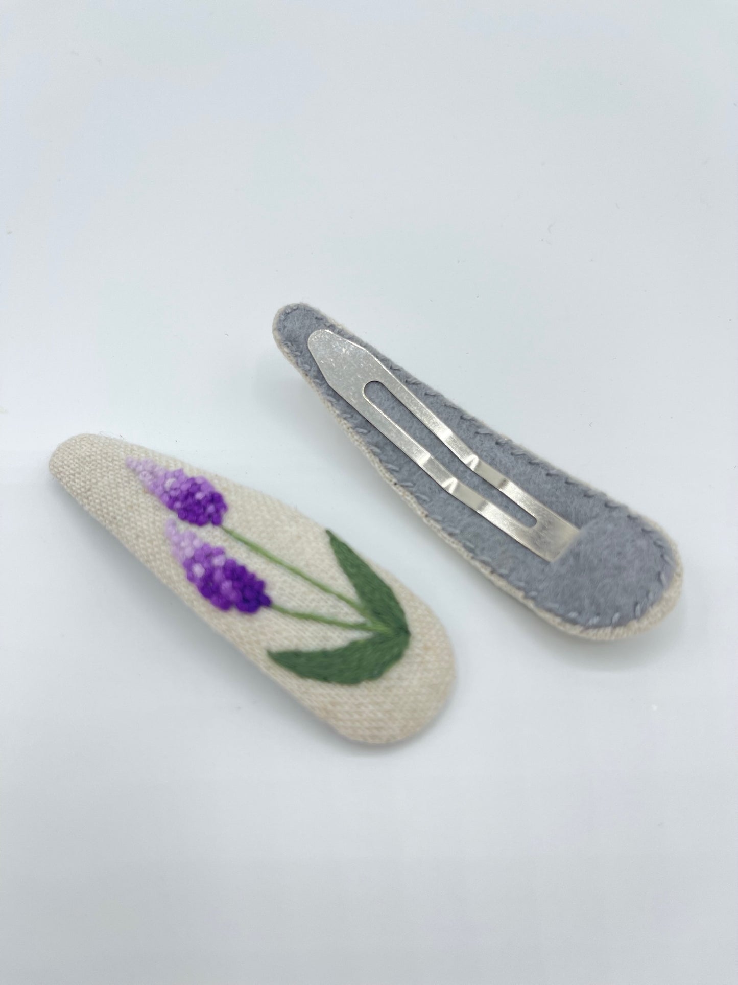 Handbestickte Haarspangen Lavendelblüte - 2er Set