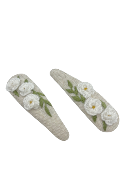 Handbestickte Haarspangen weisse Rösschen - 2er Set