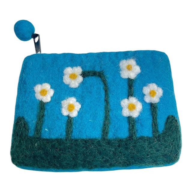 Filz-Täschchen – Gänseblümchen hellblau