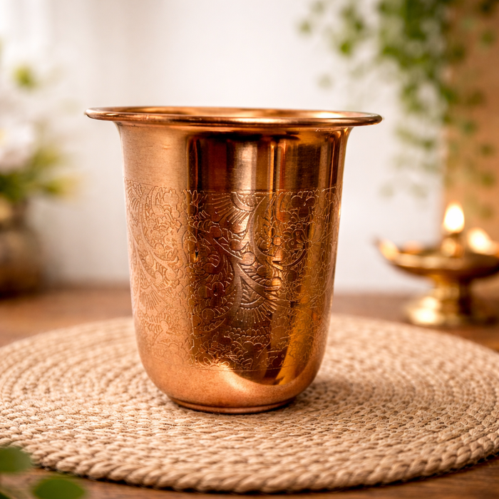 Reiner Kupferbecher – 200 ml mit feinem Blumenmuster