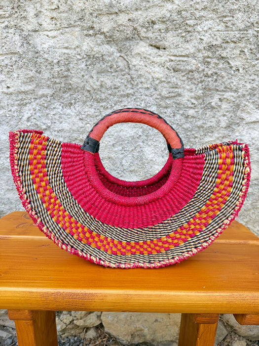 Handgeflochtene Bolga Handtasche in Melonenform aus Savannengras mit runden Ledergriffen
