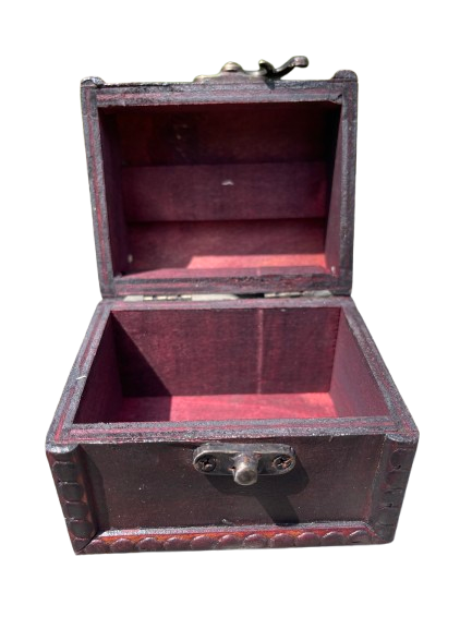 Kleine Schatzkiste  – Handgefertigte Holzbox