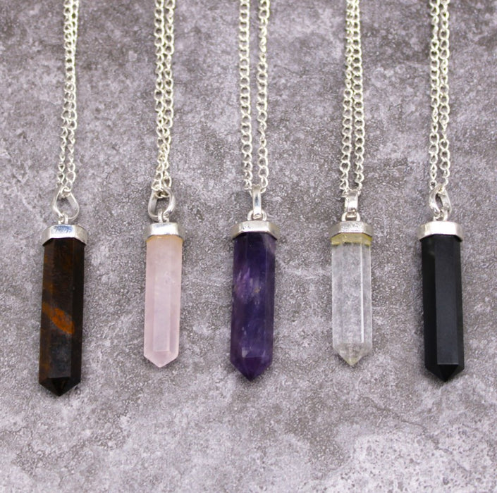 Rosenquarz Kristall-Anhänger – Classic Point mit Silberkette