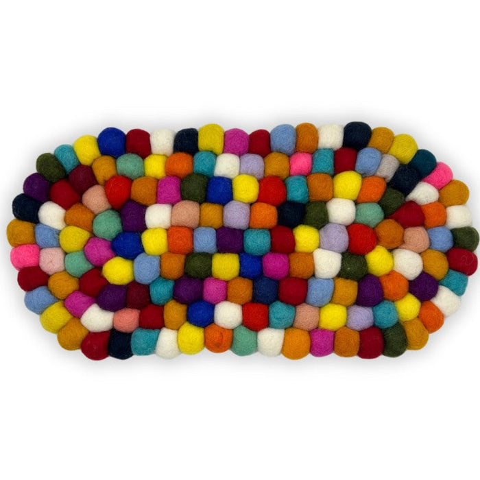Ovale Filzkugel-Tischmatte aus buntem Filz, handgefertigt in Nepal, 38 × 18 cm