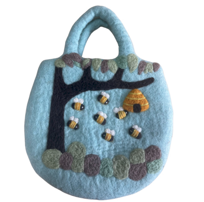 Gefilzte Kindertasche „Baum & Bienenkorb“ – handgefertigt aus Wolle