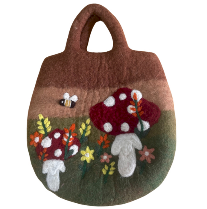 Gefilzte Kindertasche „Mushroom Garden“ – handgefertigt aus Wolle