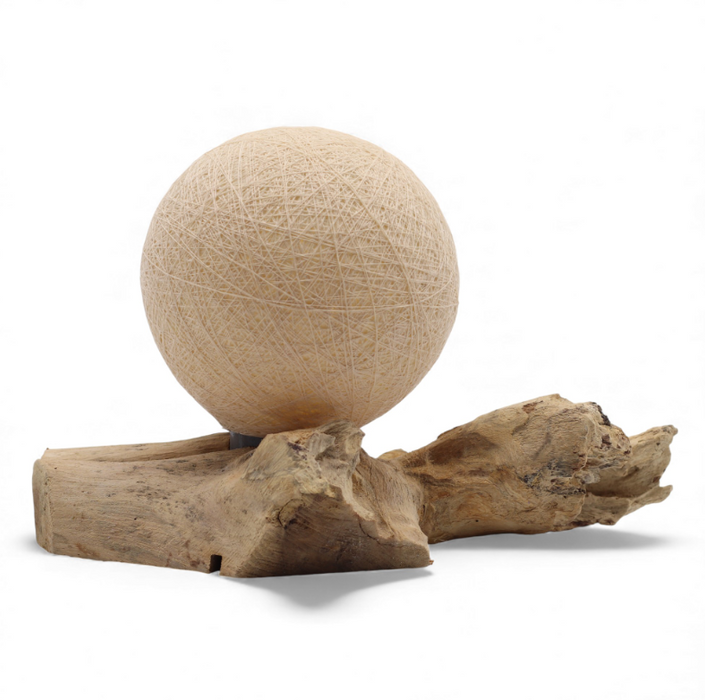 DriftGlow Tischlampe – Cotton Wrap Cream auf Treibholz