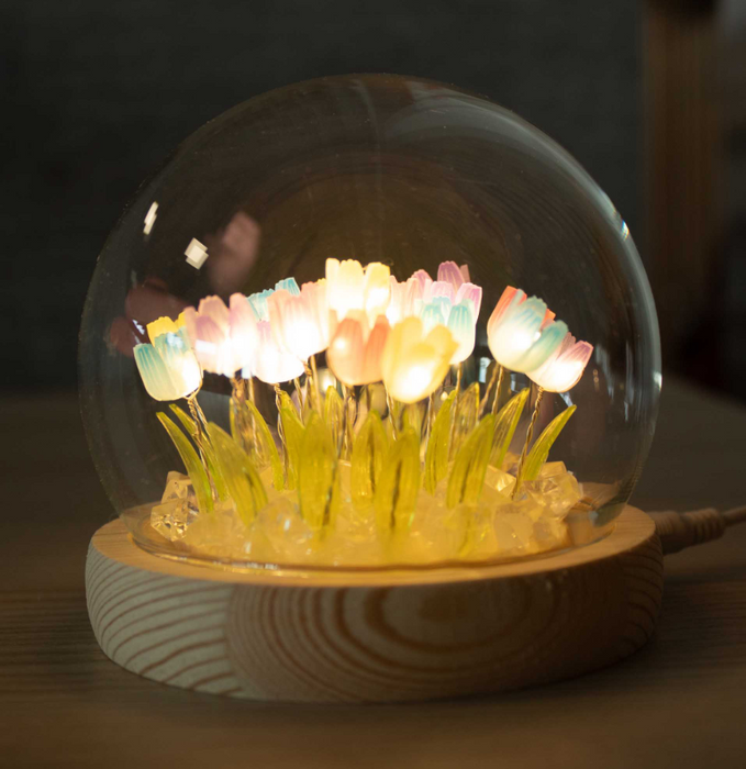 LED Rosen Glasglocke – 10 Pinke Rosen mit Holzsockel