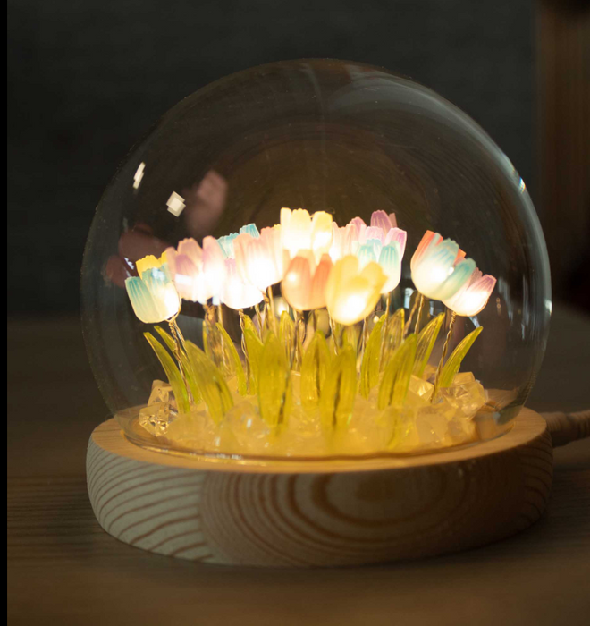 LED Tulpen Glasglocke Bunt – 20 Blüten mit Holzsockel