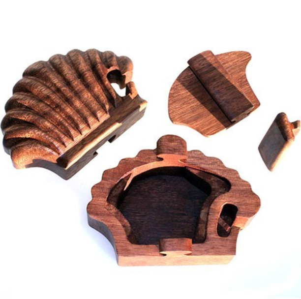 Geheimbox Muschel aus Holz – Handgefertigte Puzzlebox aus Bali