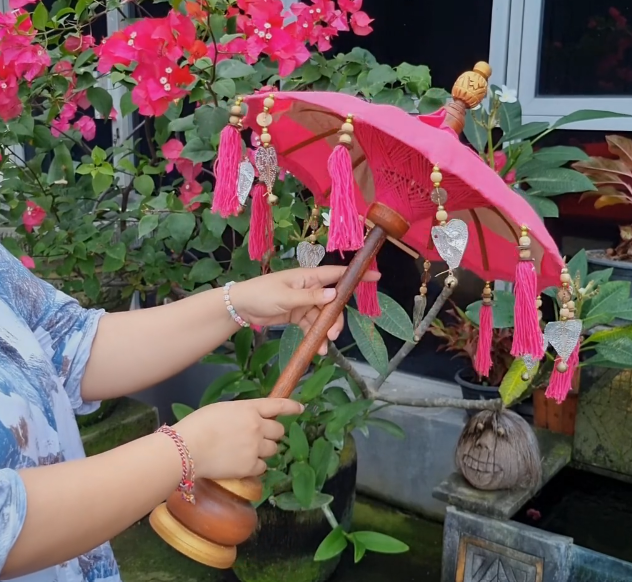 Deko-Sonnenschirm Rosa – Handgefertigt aus Bali