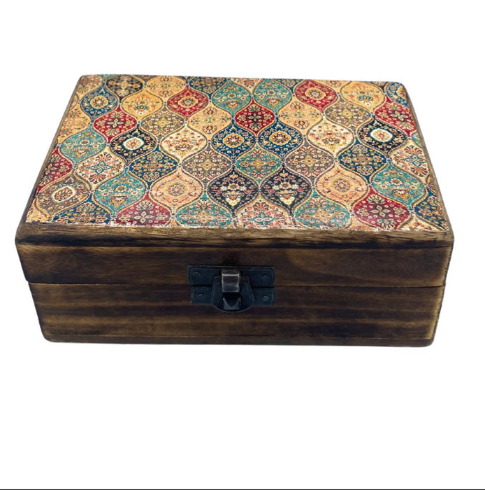 Holzbox aus Mangoholz mit traditionellem Muster – Medium