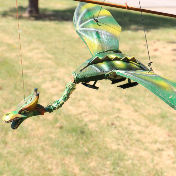 Natürliches Drachen-Mobile aus Kokosnuss – Grün