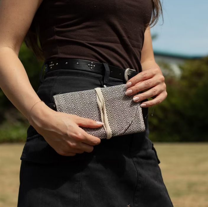 Wickeltäschchen aus Hanf & Baumwolle schwarz – handliches Täschchen für unterwegs