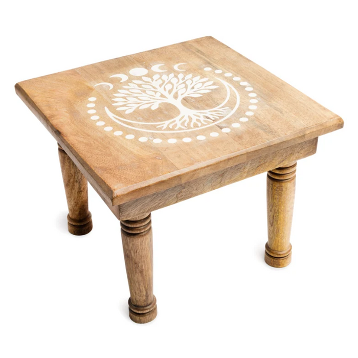 Quadratischer Dekotisch aus weiss lasiertem Mangoholz mit dekorativem Lebensbaum-Motiv