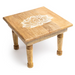Quadratischer Dekotisch aus weiss lasiertem Mangoholz mit dekorativem Lotusblumen-Motiv